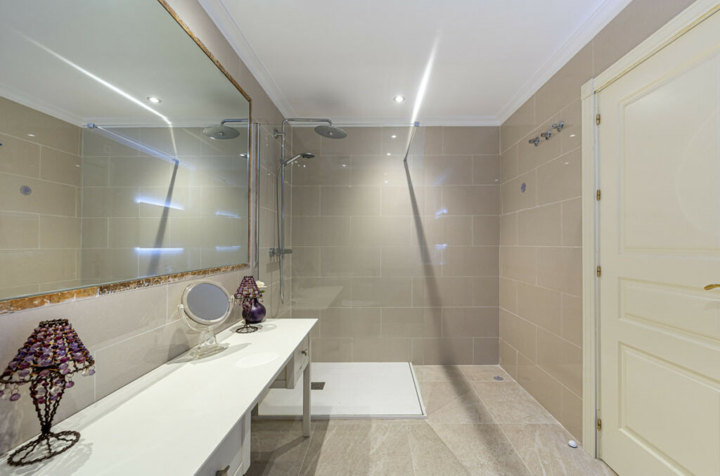 Middle Floor Apartment Estepona Málaga - image 25