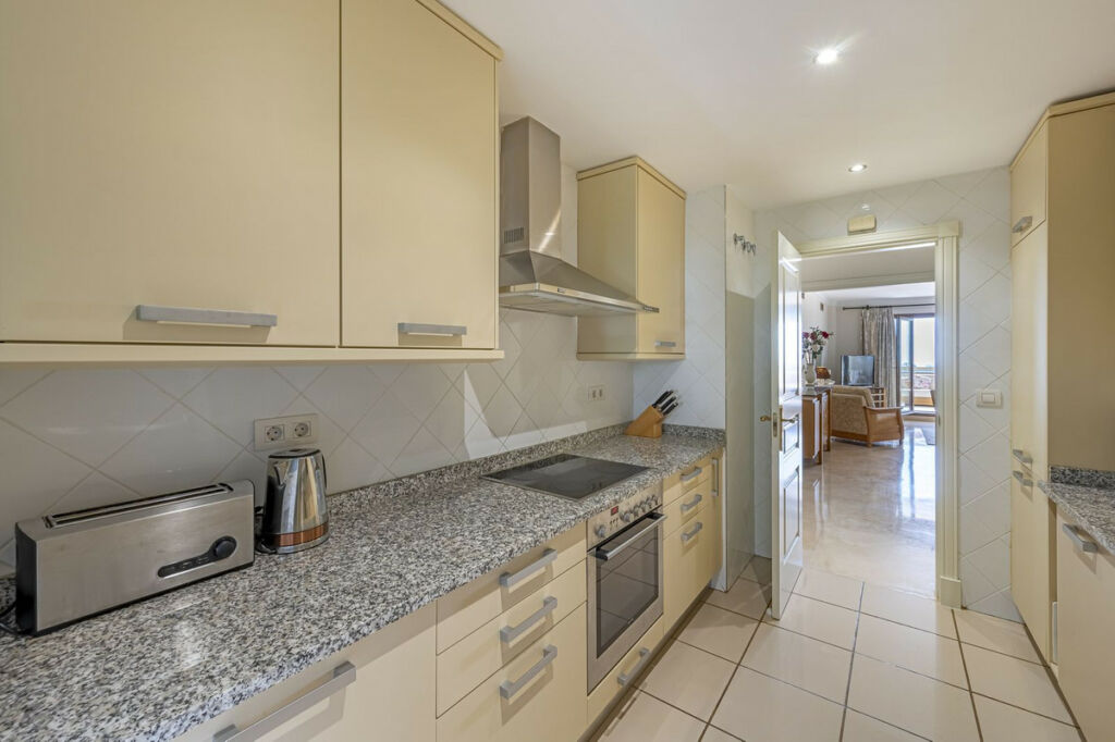 Middle Floor Apartment El Paraiso Málaga - image 25