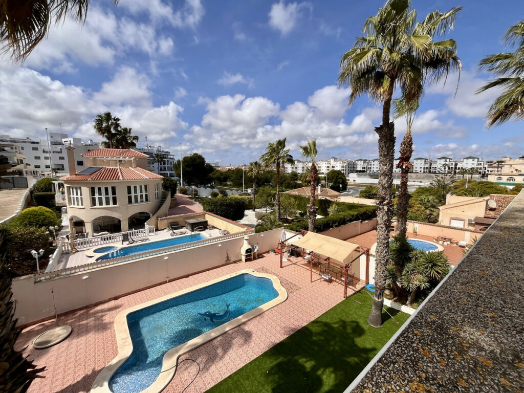 Detached Villa La Zenia Alicante - image 25