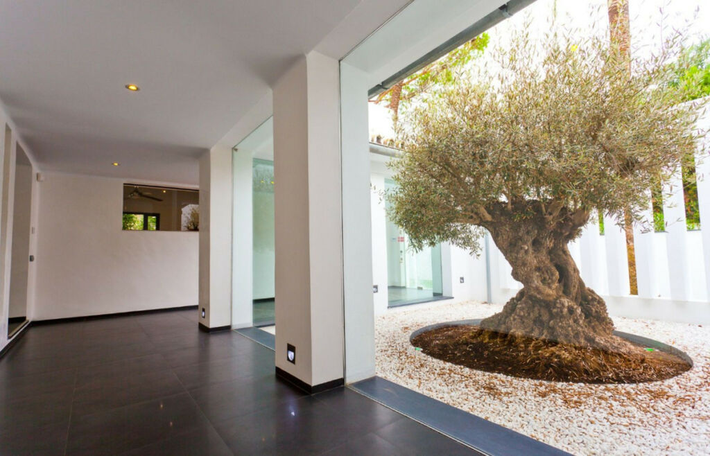 Detached Villa Nueva Andalucía Málaga - image 18