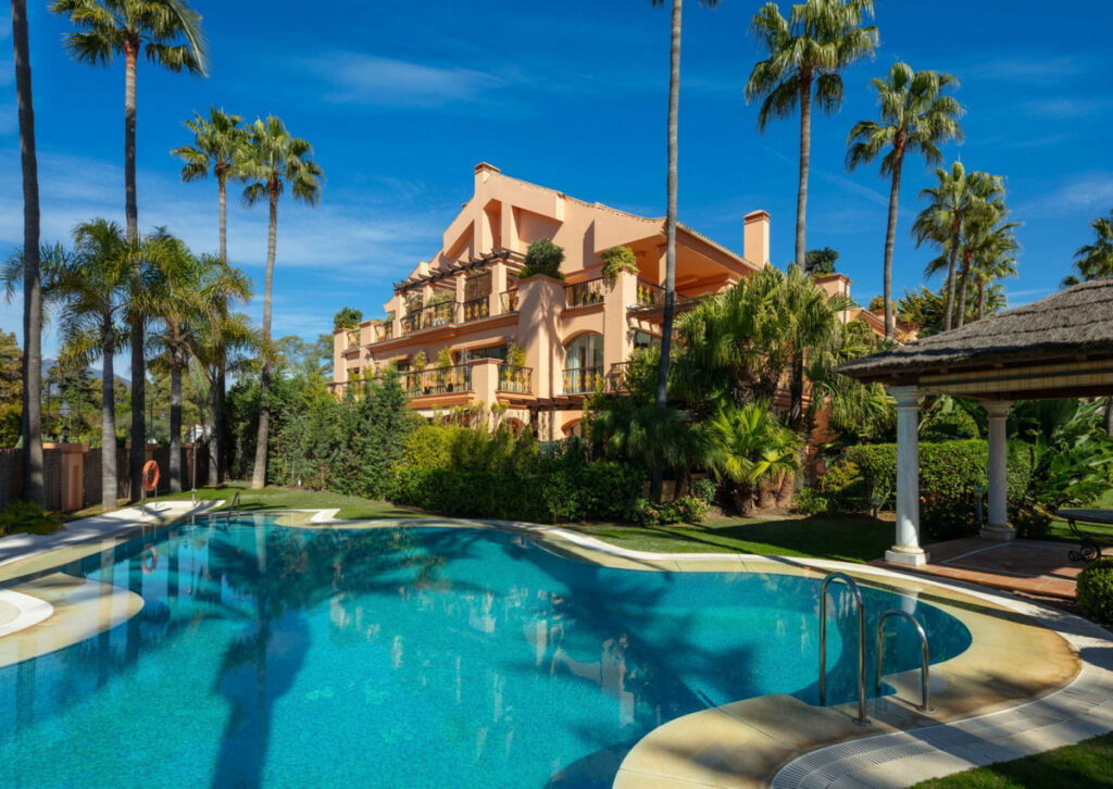Middle Floor Apartment Puerto Banús Málaga - image 25