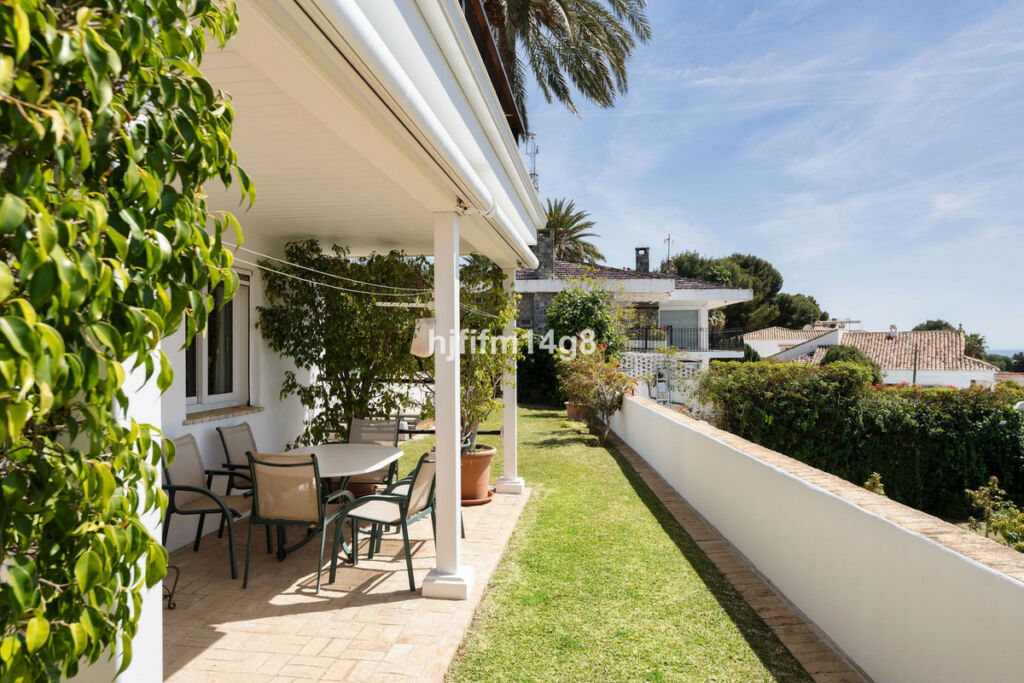 Detached Villa Nueva Andalucía Málaga - image 26