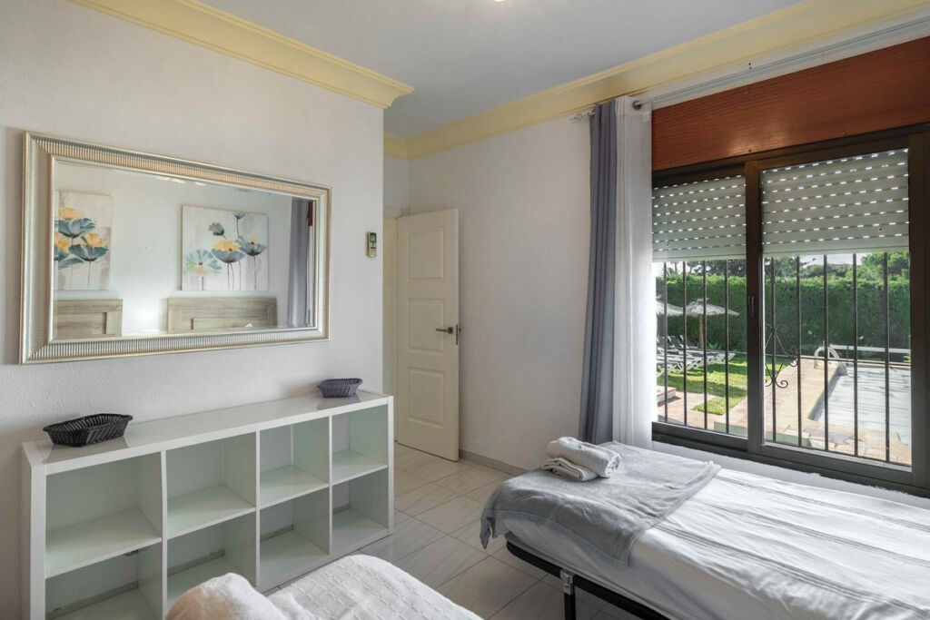 Detached Villa Estepona Málaga - image 26