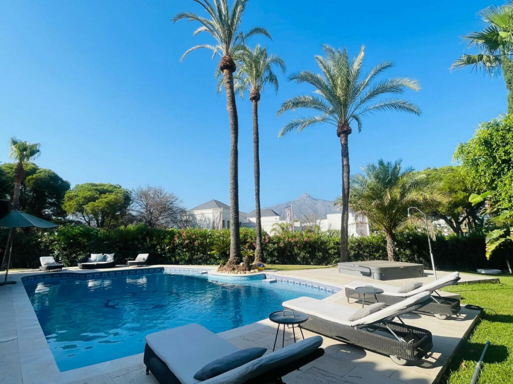 Detached Villa Nueva Andalucía Málaga - image 26