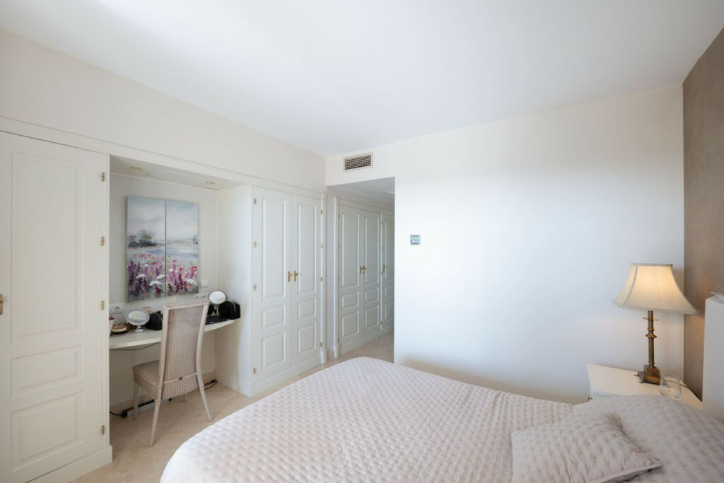 Middle Floor Apartment El Paraiso Málaga - image 26