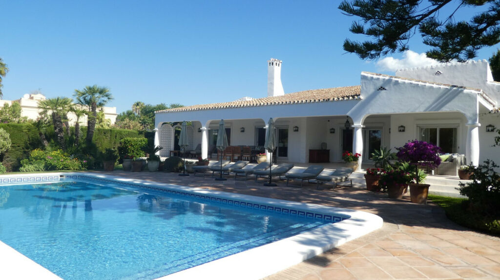 Detached Villa Estepona Málaga - image 26