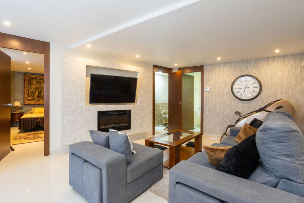 Detached Villa Villamartin Alicante - image 26