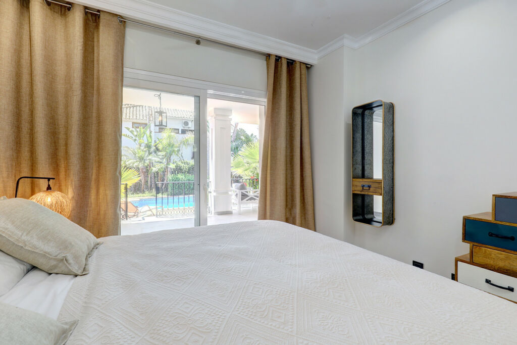 Detached Villa Cabopino Málaga - image 22