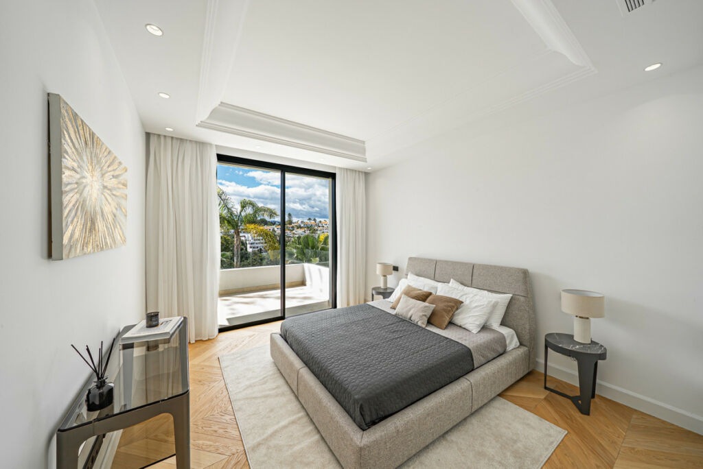 Detached Villa The Golden Mile Málaga - image 26