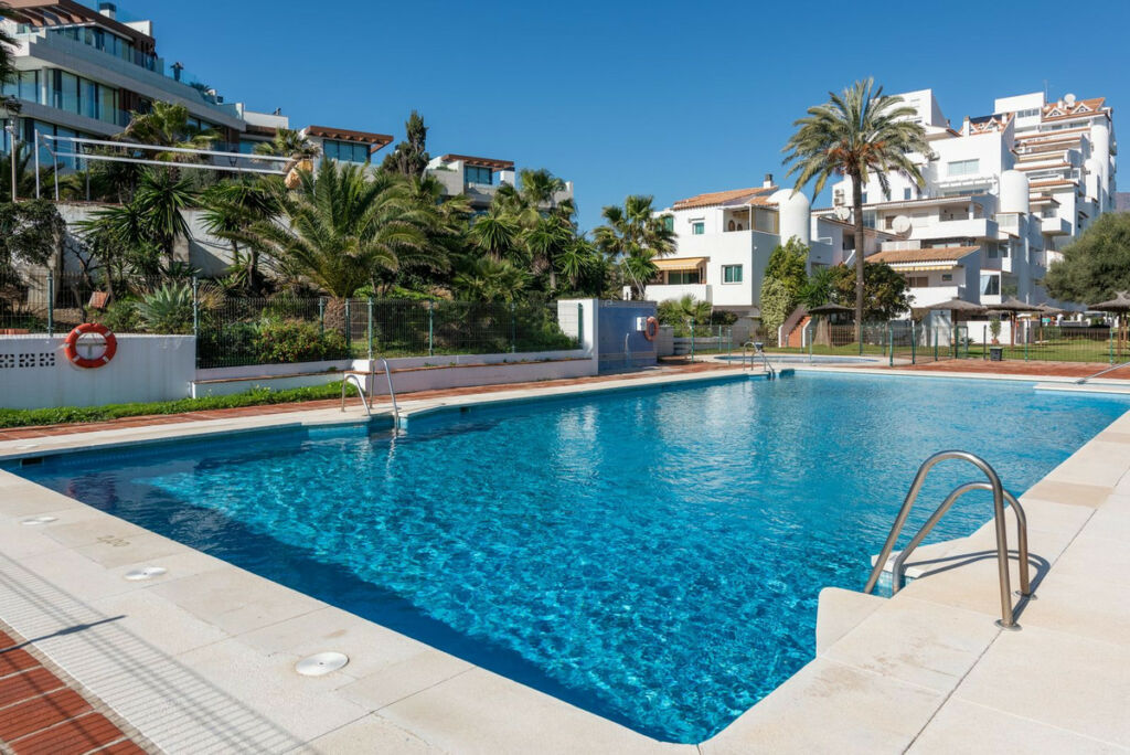 Middle Floor Apartment Estepona Málaga - image 26
