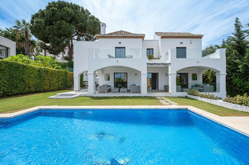 Detached Villa Nueva Andalucía Málaga - image 25