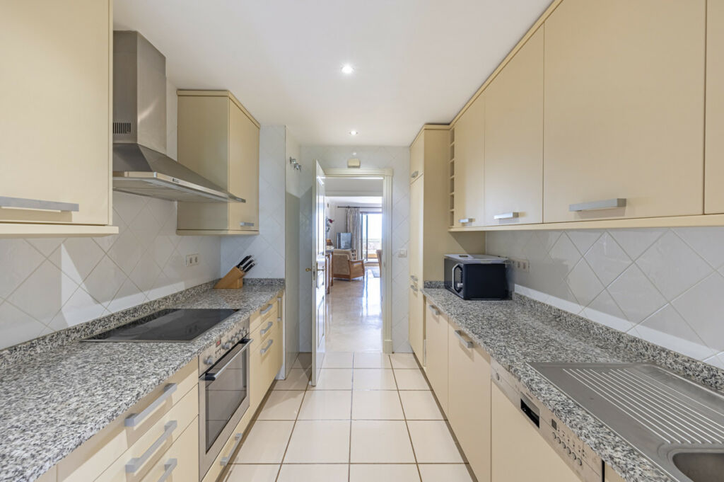 Middle Floor Apartment Estepona Málaga - image 26