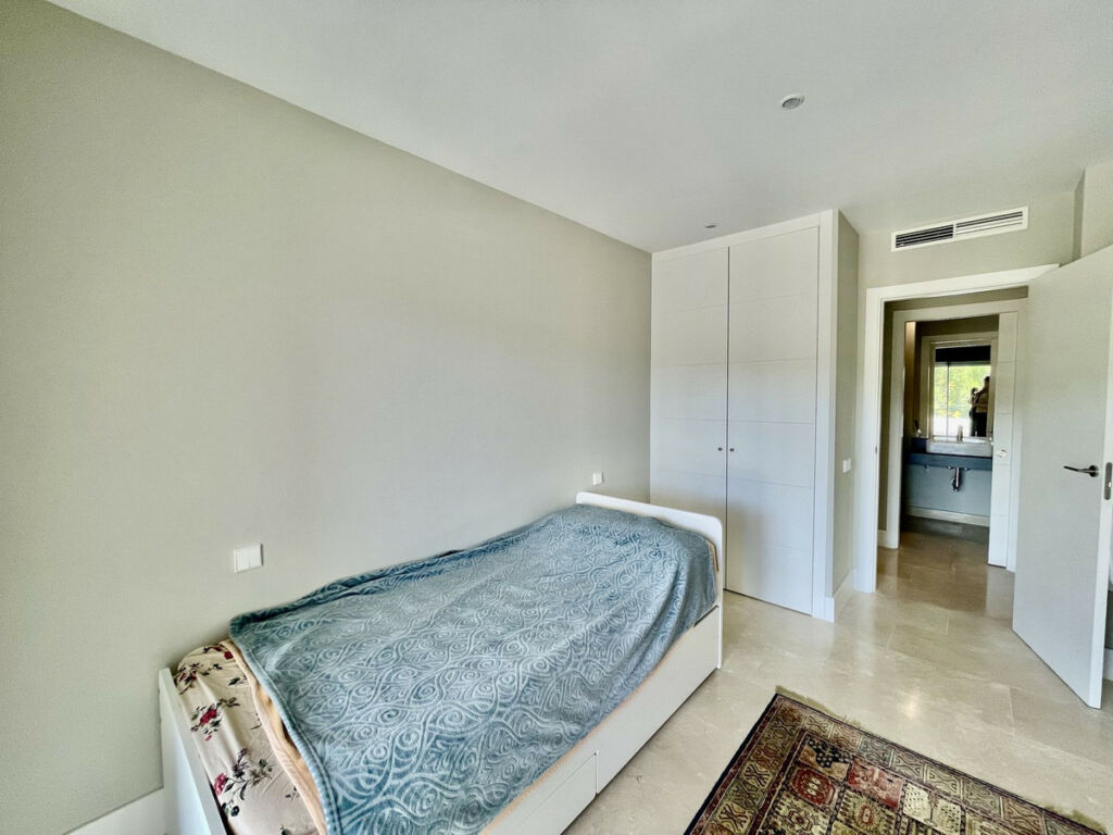 Middle Floor Apartment Estepona Málaga - image 27