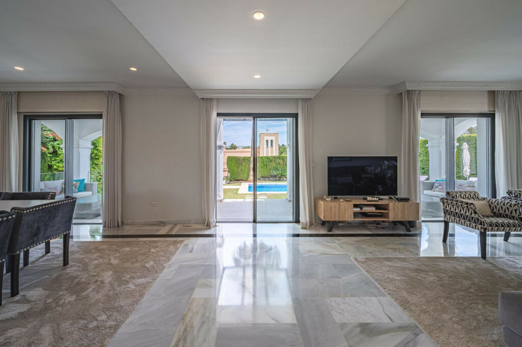Detached Villa Nueva Andalucía Málaga - image 26