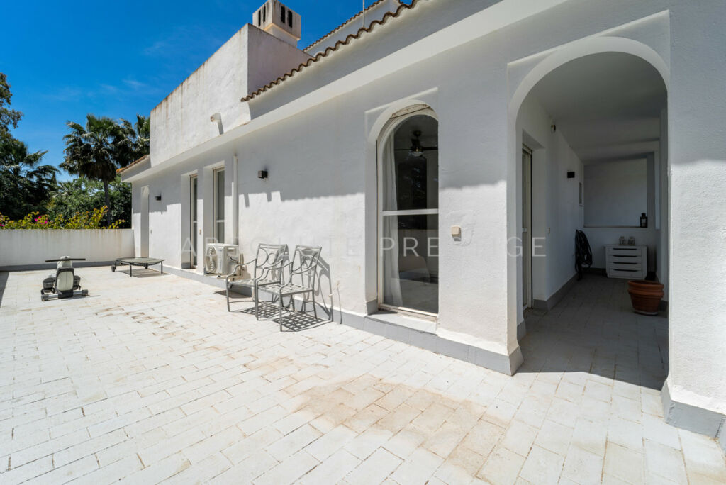 Detached Villa Nueva Andalucía Málaga - image 27