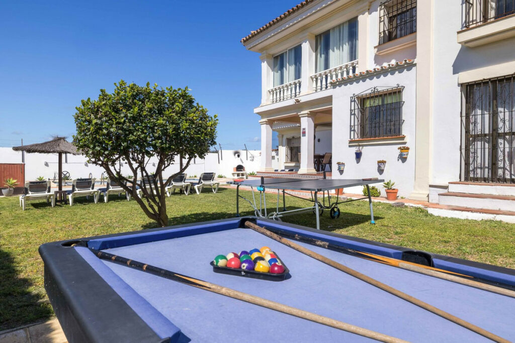Detached Villa Estepona Málaga - image 27