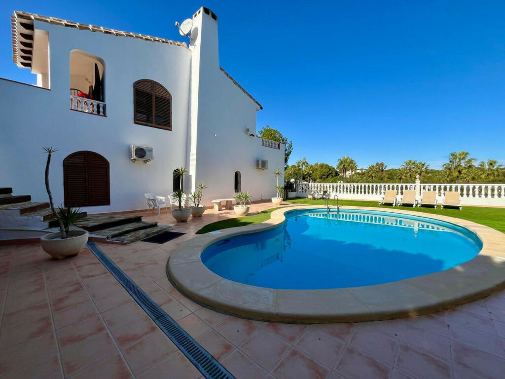 Detached Villa Villamartin Alicante - image 27