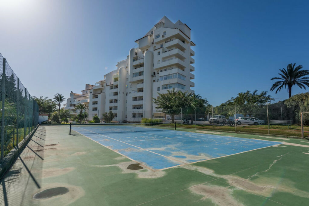 Middle Floor Apartment Estepona Málaga - image 27