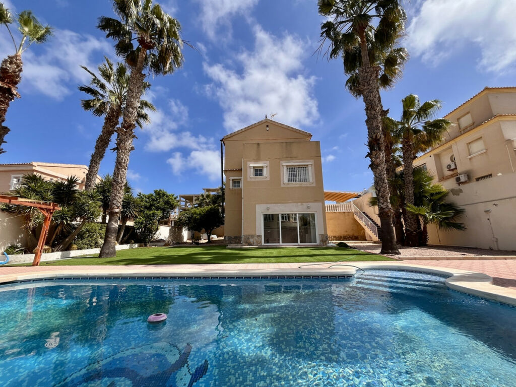 Detached Villa La Zenia Alicante - image 27