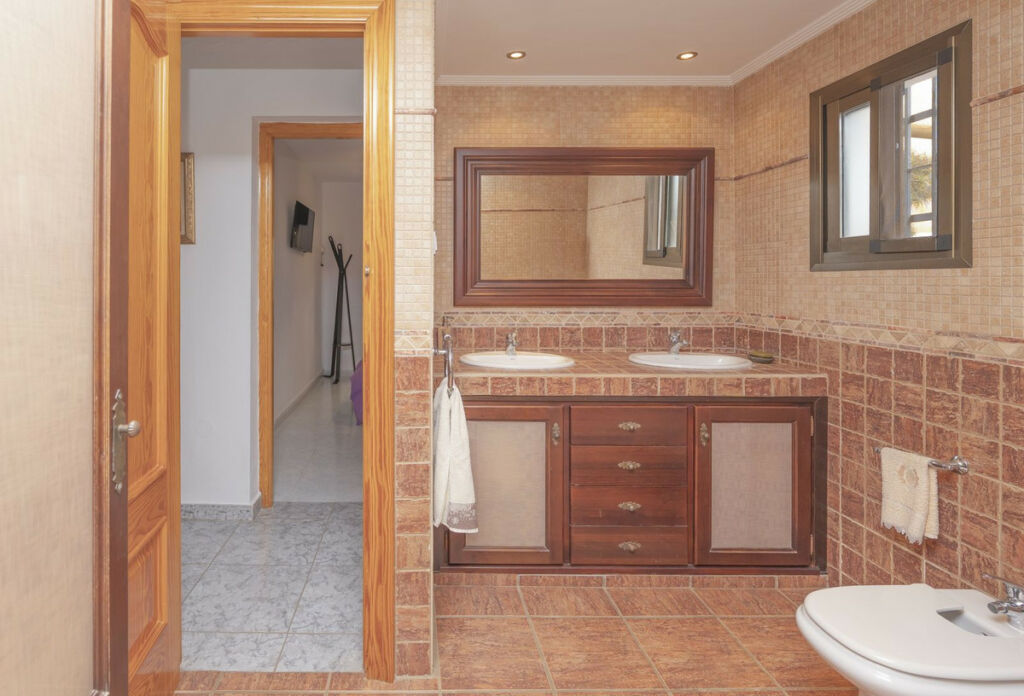 Detached Villa Las Chapas Málaga - image 27