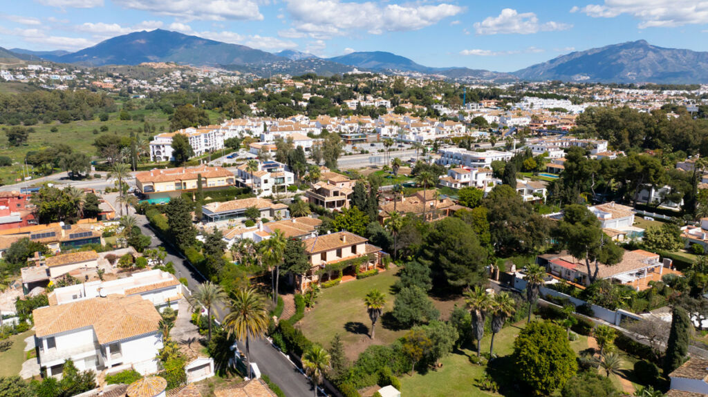 Detached Villa Estepona Málaga - image 25