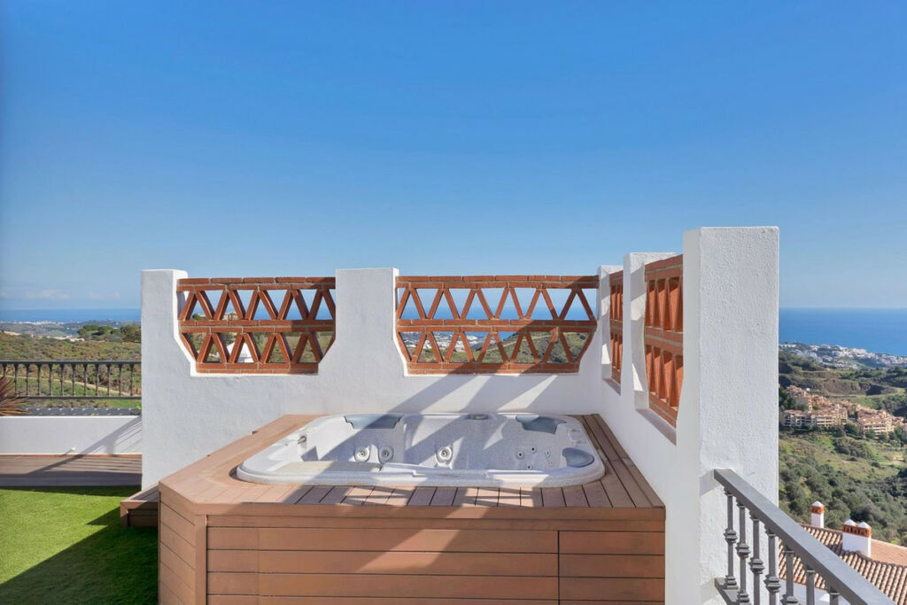 Penthouse Calahonda Málaga - image 28