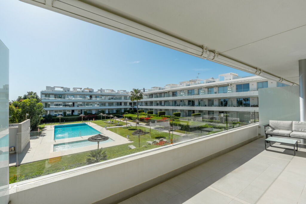 Middle Floor Apartment Estepona Málaga - image 26