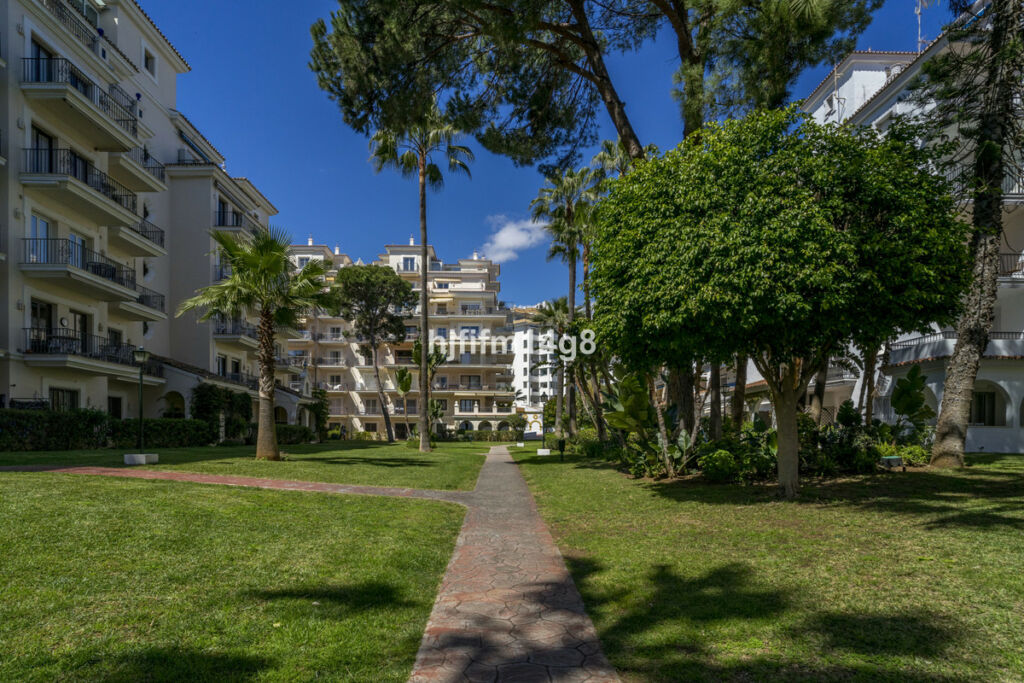 Middle Floor Apartment Puerto Banús Málaga - image 27