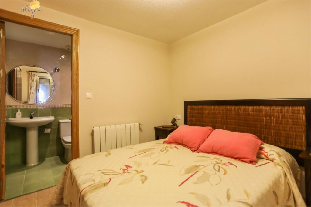 Middle Floor Apartment Torrevieja Alicante - image 25