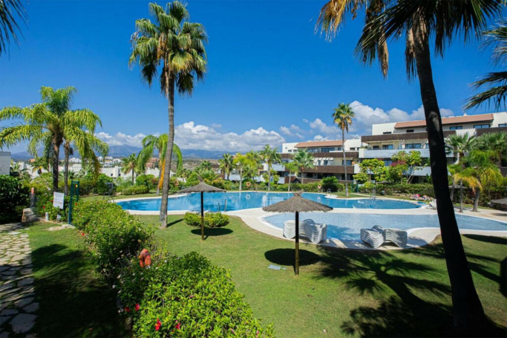 Middle Floor Apartment Los Flamingos Málaga - image 27