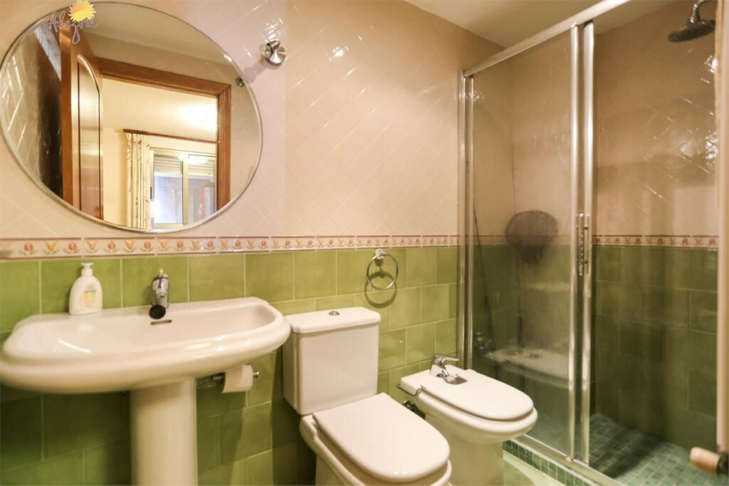 Middle Floor Apartment Torrevieja Alicante - image 26