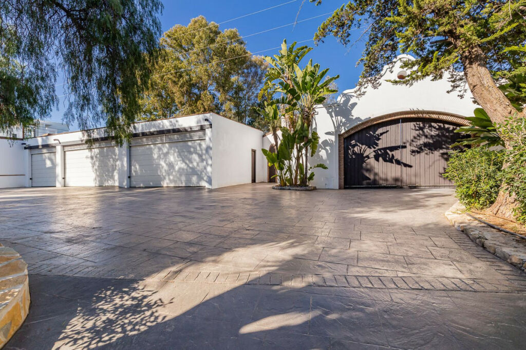 Detached Villa Benahavís Málaga - image 28