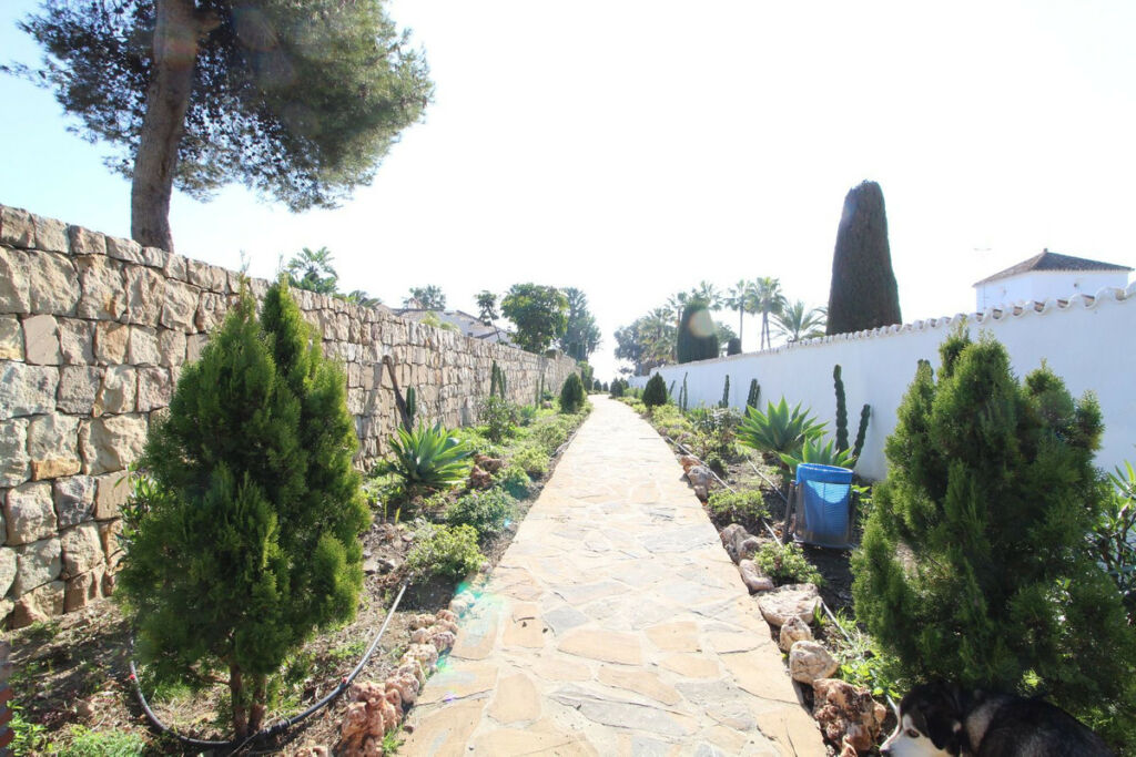 Detached Villa New Golden Mile Málaga - image 28