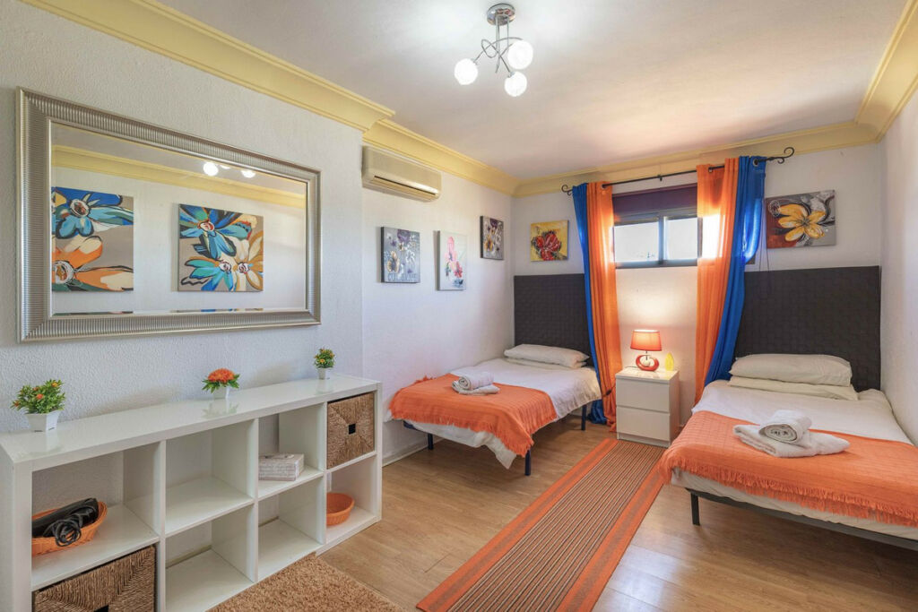 Detached Villa Estepona Málaga - image 28