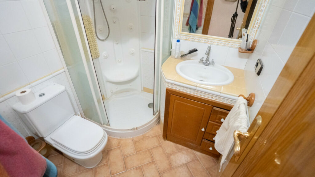 Middle Floor Apartment Torrevieja Alicante - image 28