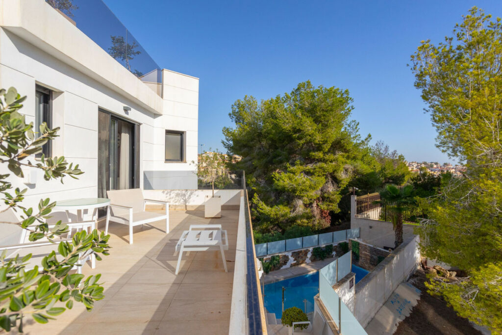 Detached Villa Villamartin Alicante - image 28