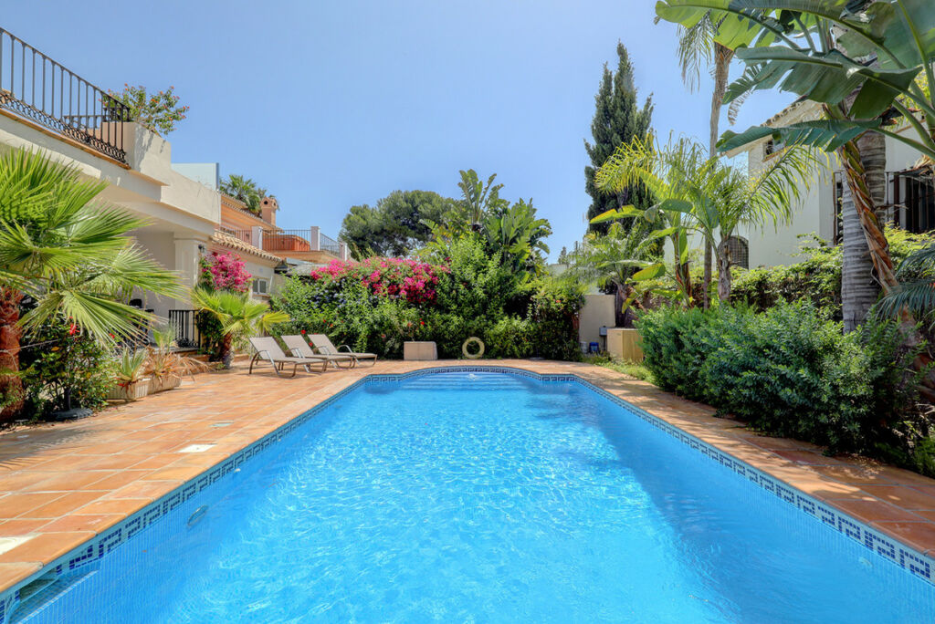Detached Villa Cabopino Málaga - image 24
