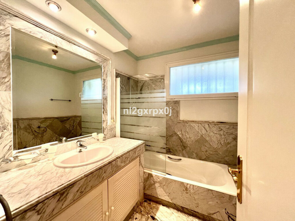 Middle Floor Apartment Bahía de Marbella Málaga - image 33