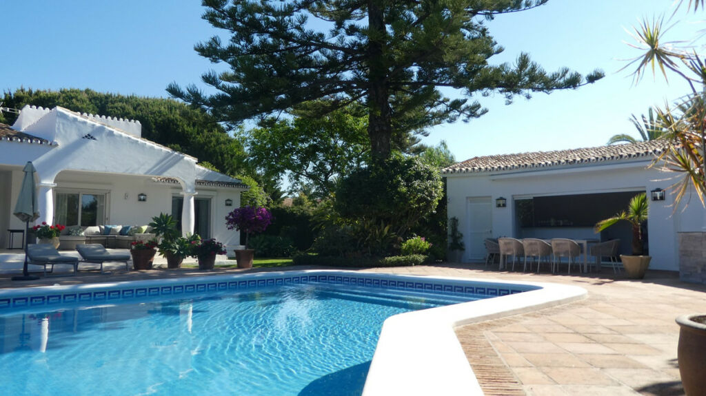 Detached Villa Estepona Málaga - image 28