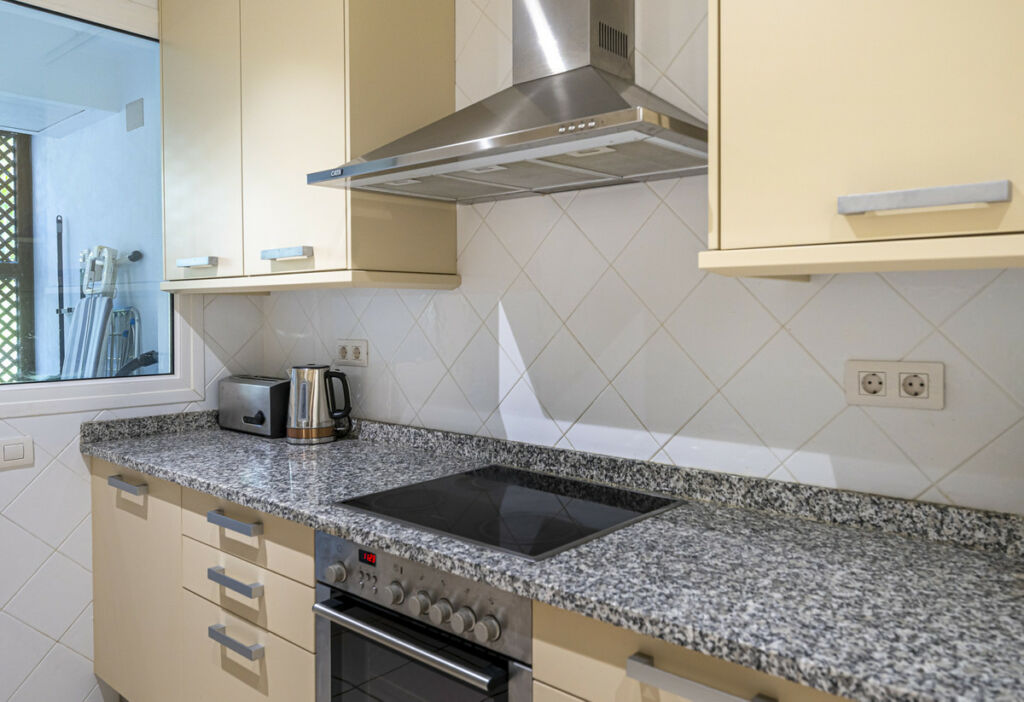 Middle Floor Apartment Estepona Málaga - image 28