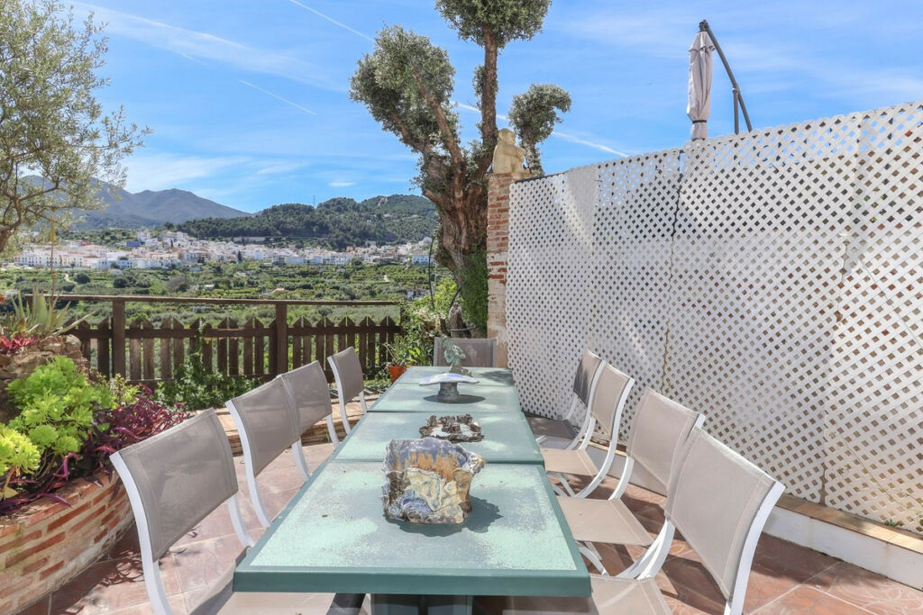 Townhouse Monda Málaga - image 28