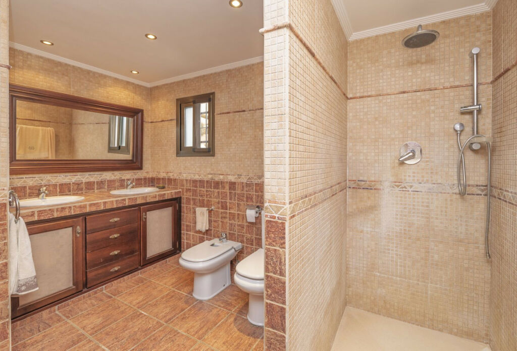 Detached Villa Las Chapas Málaga - image 28