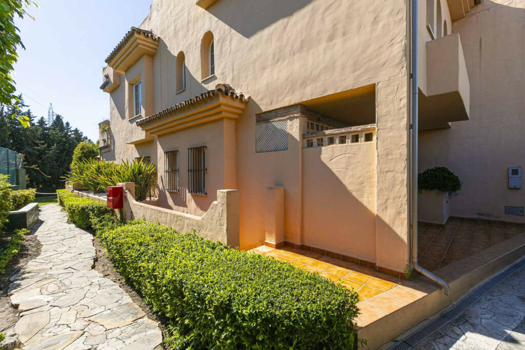 Townhouse Nagüeles Málaga - image 28