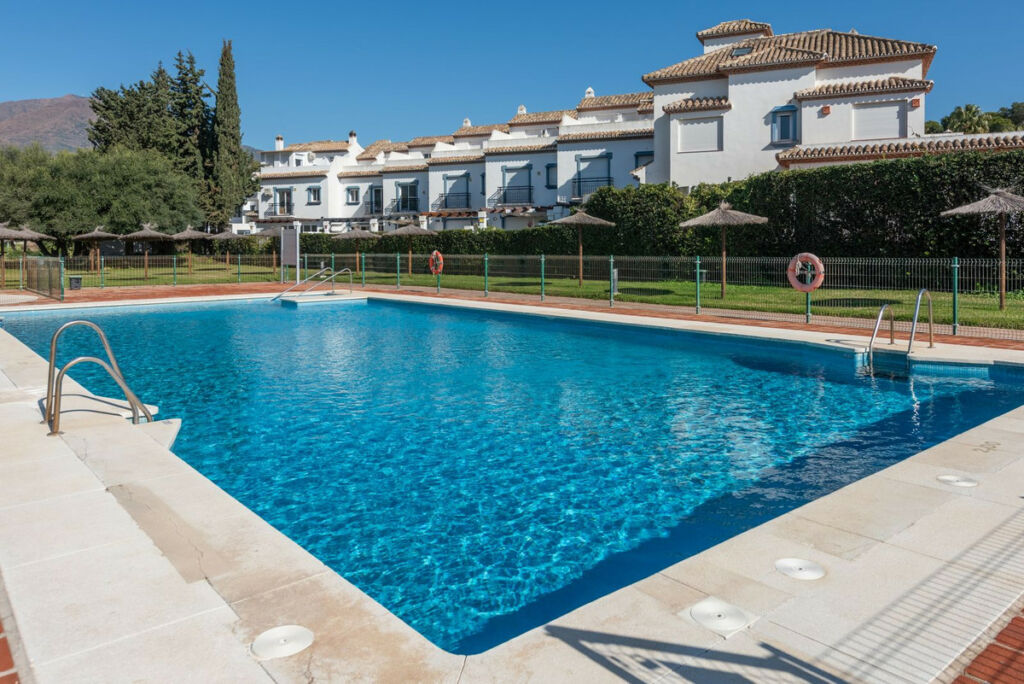 Middle Floor Apartment Estepona Málaga - image 28