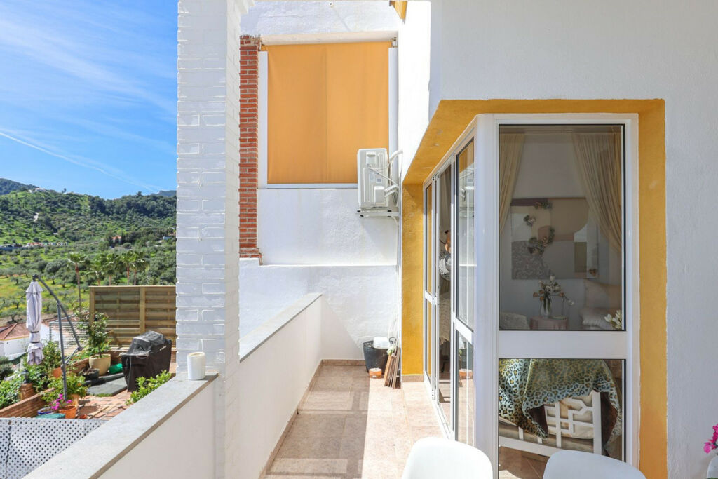 Townhouse Monda Málaga - image 29