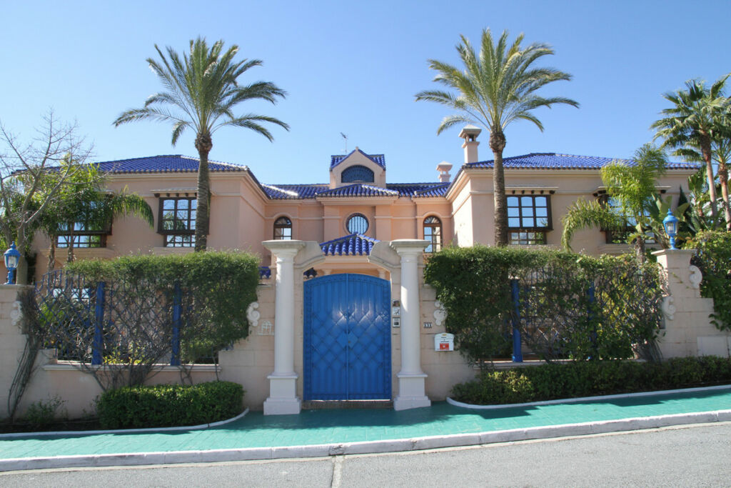 Detached Villa Nueva Andalucía Málaga - image 29