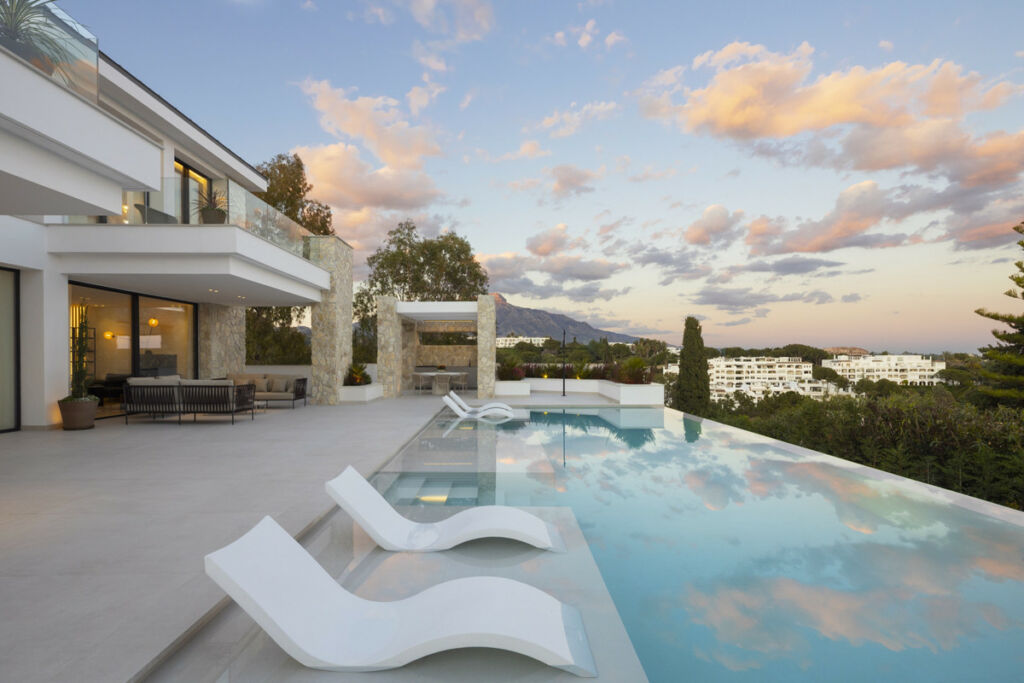 Detached Villa La Quinta Málaga - image 2