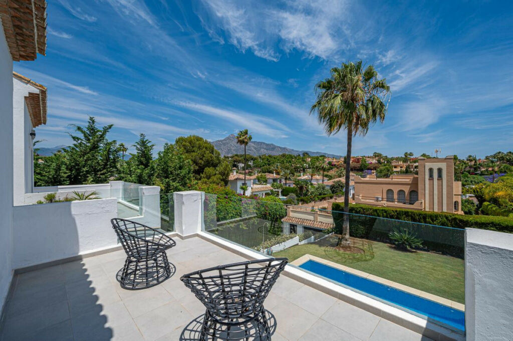 Detached Villa Nueva Andalucía Málaga - image 28