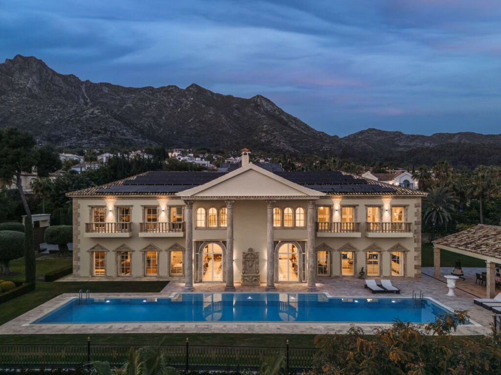 Detached Villa Sierra Blanca Málaga - image 3