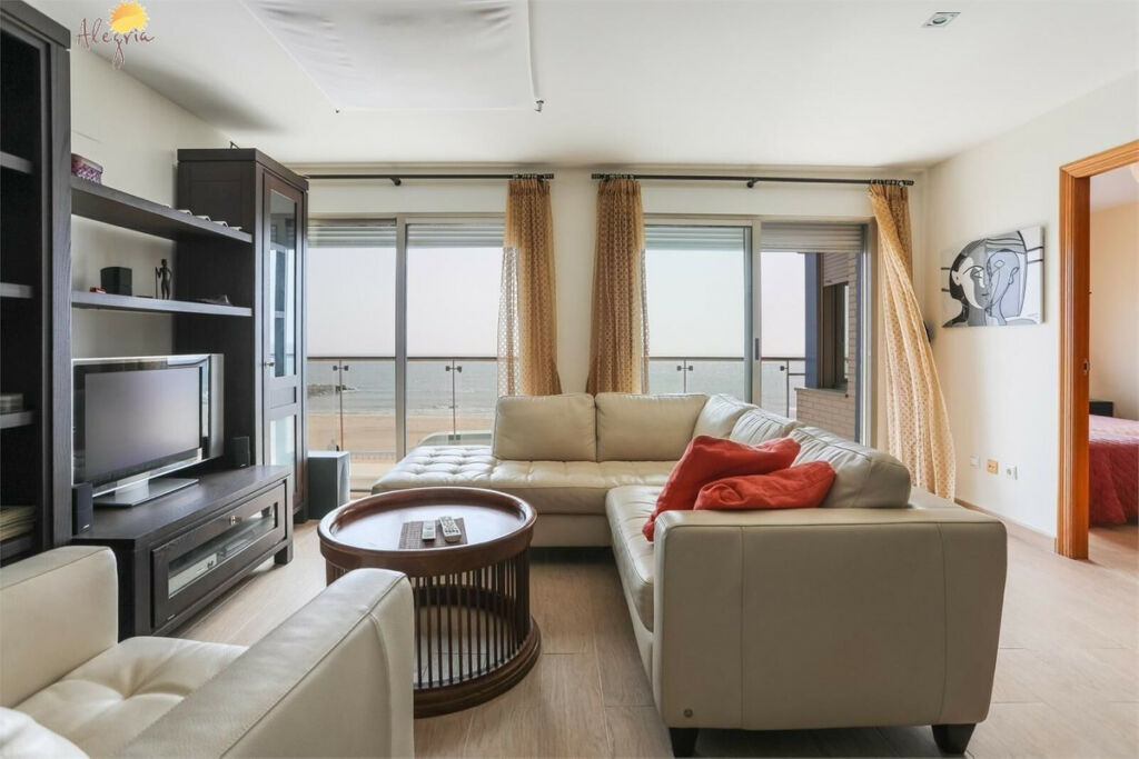 Middle Floor Apartment Torrevieja Alicante - image 3